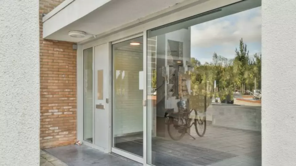 Porte d'entrée en verre