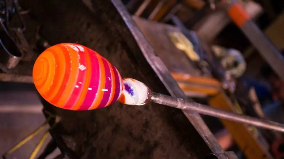 Verre soufflé deux couleurs