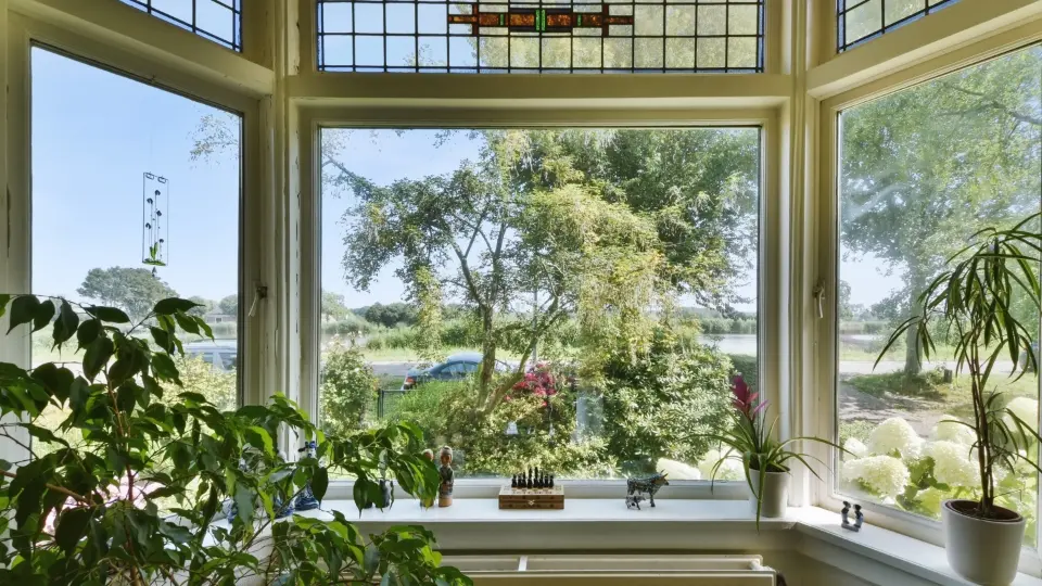 Bow window